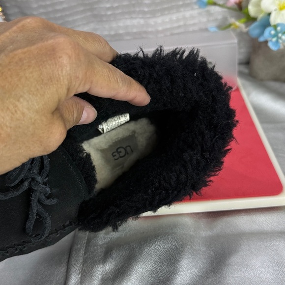 (K1) UGG ALENA Children's Moccasin Black Suede Slippers Youth Size 2 - Picture 11 of 11